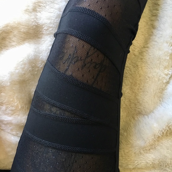 ⚡Electric Yoga⚡Mesh Dotted Leggings XS - Picture 5 of 6